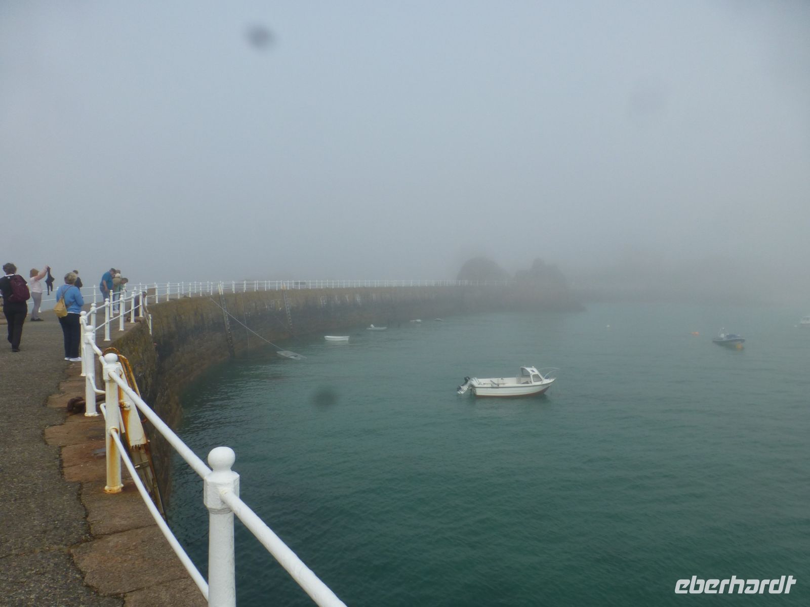 Unsere Inselrundfahrt beginnt im Nebel. &ndash; &copy; Vivian Kreft (Eberhardt TRAVEL)