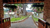 Von der St. Brelades Church gehts hinauf zum Küstenwanderweg &ndash; &copy; Kristin Weigel (Eberhardt TRAVEL)
