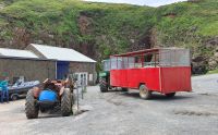 022 Traktorfahrt auf Sark &ndash; &copy; Kristin Weigel (Eberhardt TRAVEL)