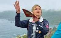 120 Reiseleiterin Gaby auf Guernsey &ndash; &copy; Kristin Weigel (Eberhardt TRAVEL)