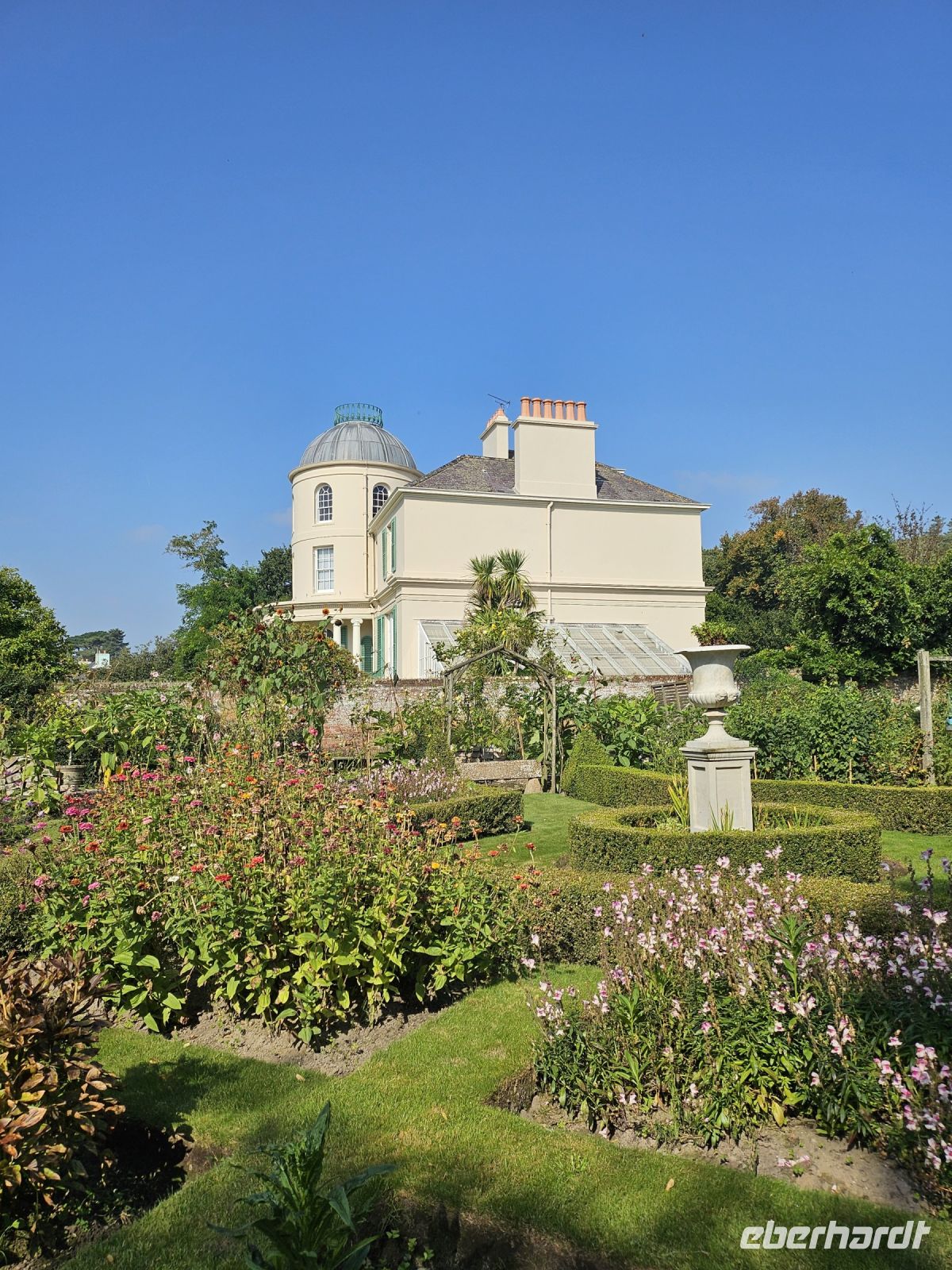 Garten mit Anwesen &ndash; &copy; Mariele Koeckeritz (Eberhardt TRAVEL)
