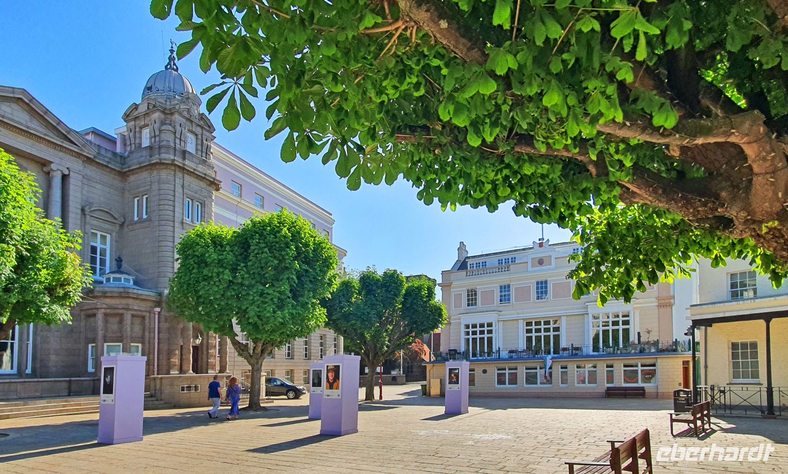 Stadtbummel in St. Helier - Royal Square &ndash; &copy; Kristin Weigel (Eberhardt TRAVEL)