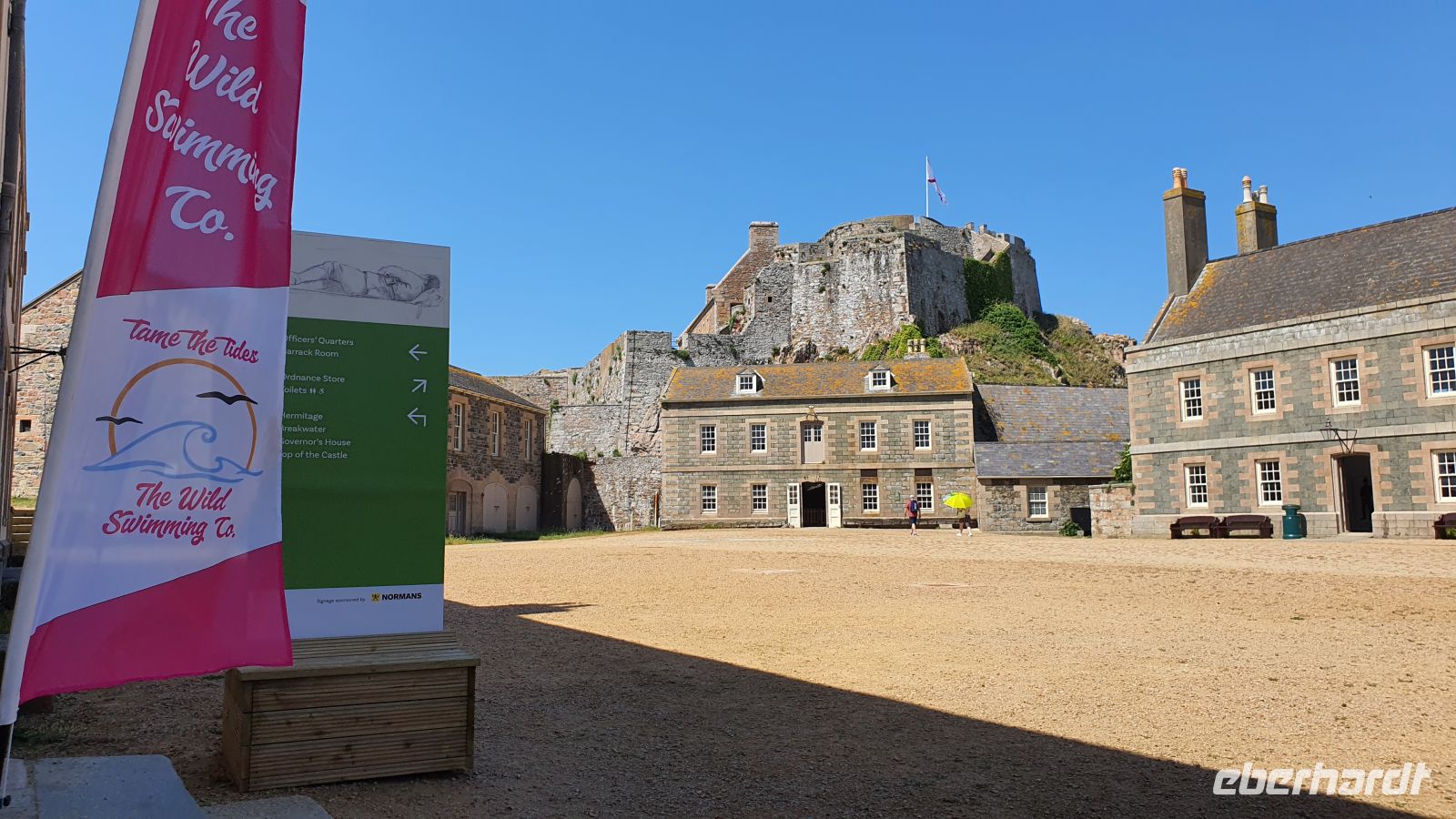 Paradeplatz und Blick zur Oberburg im Elizabeth Castle &ndash; &copy; Kristin Weigel (Eberhardt TRAVEL)
