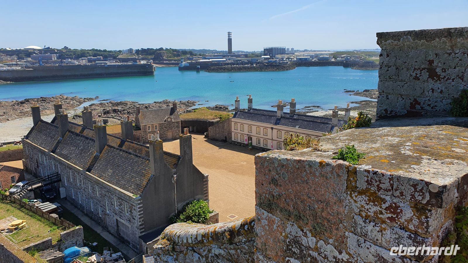 Blick vom oberen Turm auf den Paradeplatz von Elizabeth Castle &ndash; &copy; Kristin Weigel (Eberhardt TRAVEL)