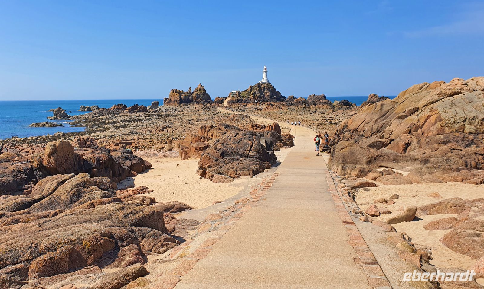 Corbiere-Leuchtturm bei Ebbe - nun kann man hinüberlaufen &ndash; &copy; Kristin Weigel (Eberhardt TRAVEL)