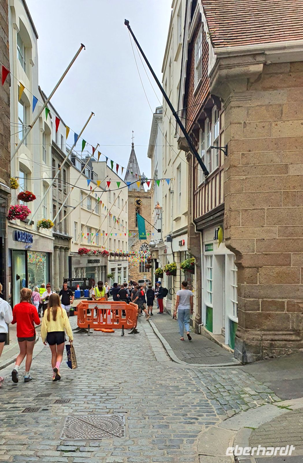 Einkaufsstraße in St. Peter Port &ndash; &copy; Kristin Weigel (Eberhardt TRAVEL)