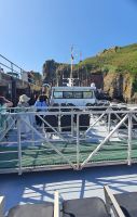 Fähre der Manche Iles vor Sark - Sitzflächen draußen an Deck &ndash; &copy; Kristin Weigel (Eberhardt TRAVEL)