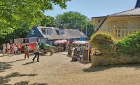 Mit dem Traktor geht es hinauf ins Sark Village &ndash; &copy; Kristin Weigel (Eberhardt TRAVEL)