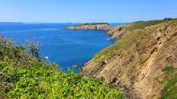 Blick auf die kleine Privatinsel Brecqhou und Guernsey im Hintergrund &ndash; &copy; Kristin Weigel (Eberhardt TRAVEL)