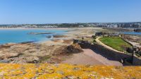 Blick auf die St. Aubin's Bay und Fort Charles &ndash; &copy; Kristin Weigel (Eberhardt TRAVEL)