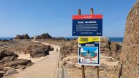 Warnschild am Corbiere-Leuchtturm - nur bei Ebbe begehbar