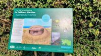 Steinzeitliche Felsplatte - La Table des Marthes am Wanderweg &ndash; &copy; Kristin Weigel (Eberhardt TRAVEL)