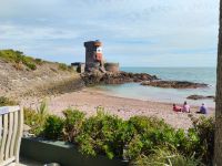 Mittagsrast am Archirondel Beach, Jersey  &ndash; &copy; Monika Cortese (Eberhardt TRAVEL)