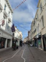 Am Sonntag ist die King Strasse in St.Helier menschenleer &ndash; &copy; Marta Rass (Eberhardt TRAVEL)