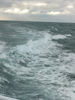 Die Schaumkronen auf den Wellen bedeuten eine unruhige Fahrt.... &ndash; &copy; Marta Rass (Eberhardt TRAVEL)