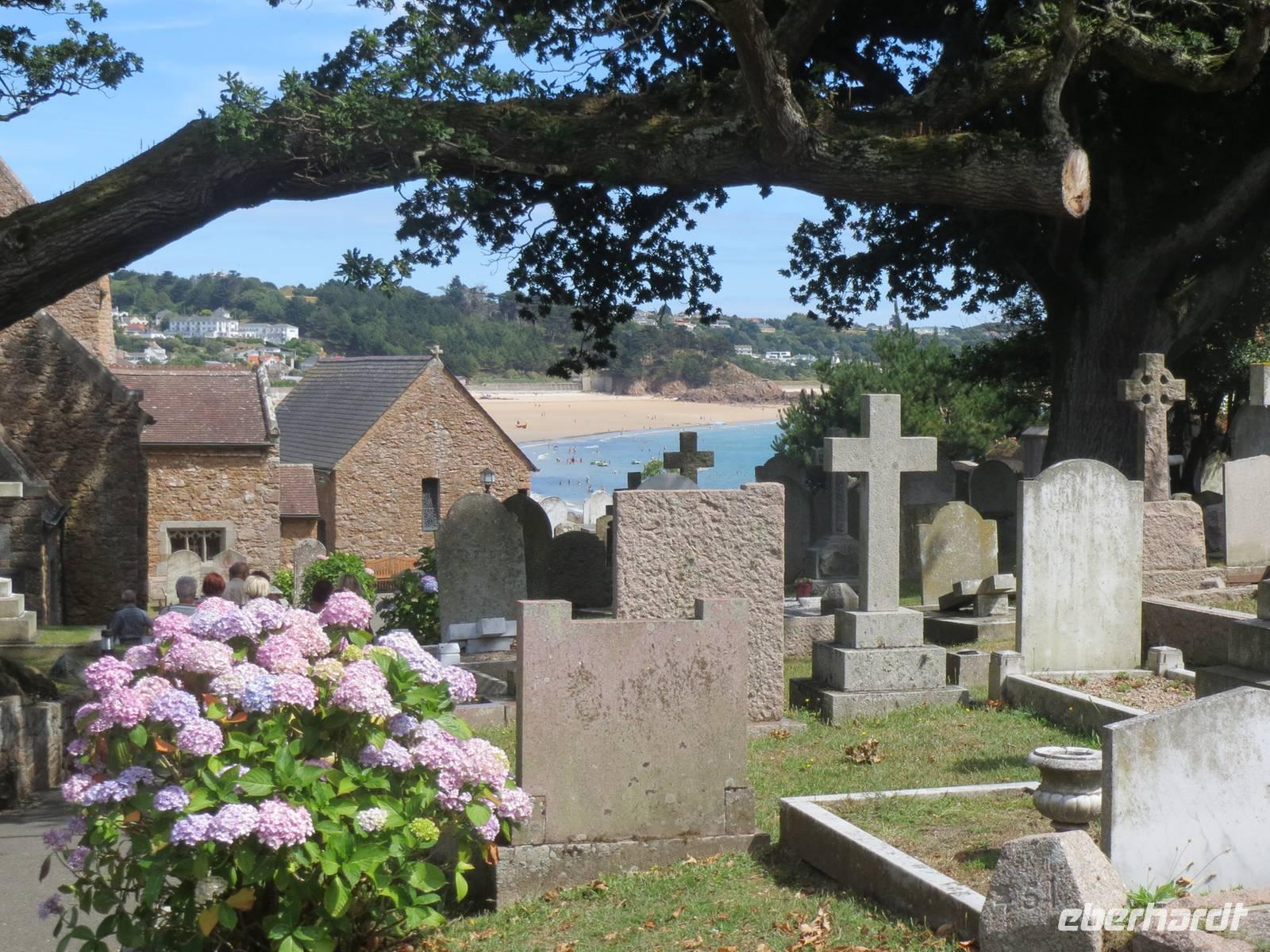 030_St. Brelades Friedhof &ndash; &copy; Rica Schubert (Eberhardt TRAVEL)
