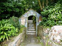 Torbogen in Little Chapel &ndash; &copy; Elke Storch (Eberhardt TRAVEL)