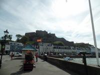 Gorey mit Mont Orgueil Castle &ndash; &copy; Laura Schwanitz (Eberhardt TRAVEL)