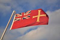 Guernsey - Marineflagge &ndash; &copy; Martin Büchner (Eberhardt TRAVEL)