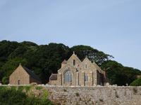 St. Brelades Church &ndash; &copy; Cindy Streidt (Eberhardt TRAVEL)