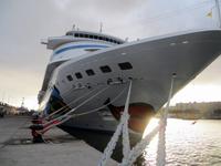 AIDAcara im Hafen von Teneriffa &ndash; &copy; Anna Stiebing (Eberhardt TRAVEL)