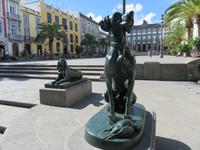 Las Palmas – Kanarische Hunde vor dem Rathaus &ndash; &copy; Marion Kottlos (Eberhardt TRAVEL)