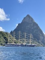Royal Clipper mit Piton - St. Lucia &ndash; &copy; Anne Schröder (Eberhardt TRAVEL)