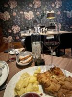 Ein Wiener Schnitzel im Esszimmer - Lieblingsgerichte genießen &ndash; &copy; Anne Schröder (Eberhardt TRAVEL)