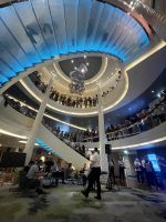 Gemeinsames Singen am Abend - der Shanty Chor auf der Mein Schiff 2 &ndash; &copy; Anne Schröder (Eberhardt TRAVEL)