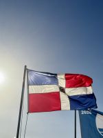 Flagge der Dominikanischen Republik &ndash; &copy; Anne Schröder (Eberhardt TRAVEL)