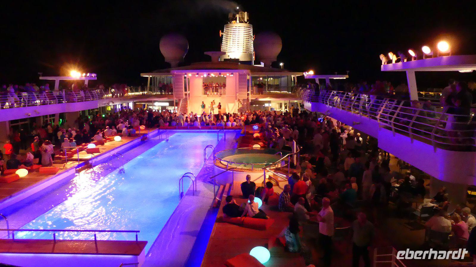 Poolparrty an Bord &ndash; &copy; Nadja Klinkhardt (Eberhardt TRAVEL)