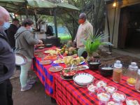 0139  Massai Mara Bush-Camp - Frühstücksbuffet &ndash; &copy; Annette Weise (Eberhardt TRAVEL)