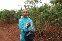 2 Jane auf Kaffeeplantage &ndash; &copy; Susanne Schirmann (Eberhardt TRAVEL)