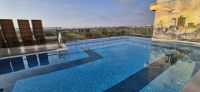 01 Rooftoppool Crowne Plaza Hotel &ndash; &copy; Susanne Schirmann (Eberhardt TRAVEL)