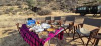 41 Frühstück in der Savanne &ndash; &copy; Susanne Schirmann (Eberhardt TRAVEL)