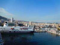 Im Hafen von Neapel &ndash; &copy; Laura Schwanitz (Eberhardt TRAVEL)