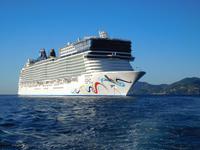 Norwegian Epic vor Cannes - Kreuzfahrt für Singles &ndash; &copy; Laura Schwanitz (Eberhardt TRAVEL)