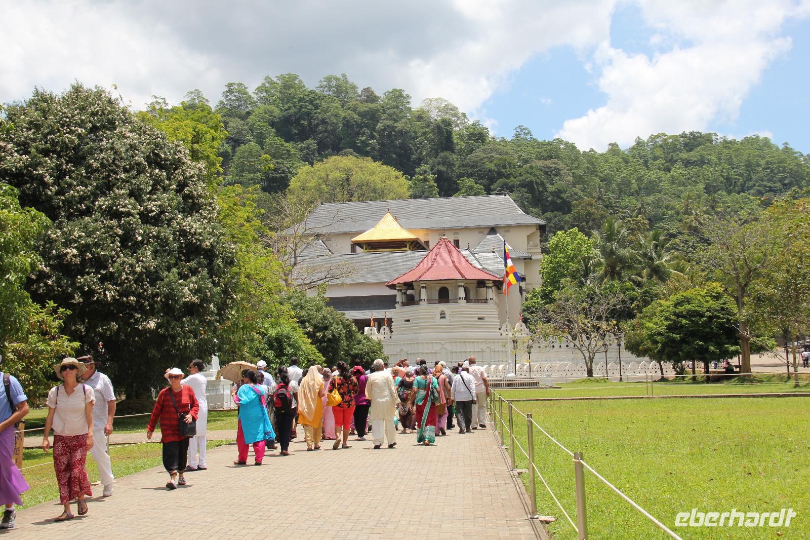 Sri Lanka - Zahntempel in Kandy &ndash; &copy; Sylvia Ott (Eberhardt TRAVEL)