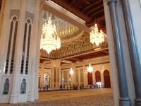 Innenraum Große Sultan Qaboos Moschee &ndash; &copy; Laura Schwanitz (Eberhardt TRAVEL)