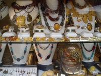 Bernsteinschmuck &ndash; &copy; Ingrid Langer (Eberhardt TRAVEL)