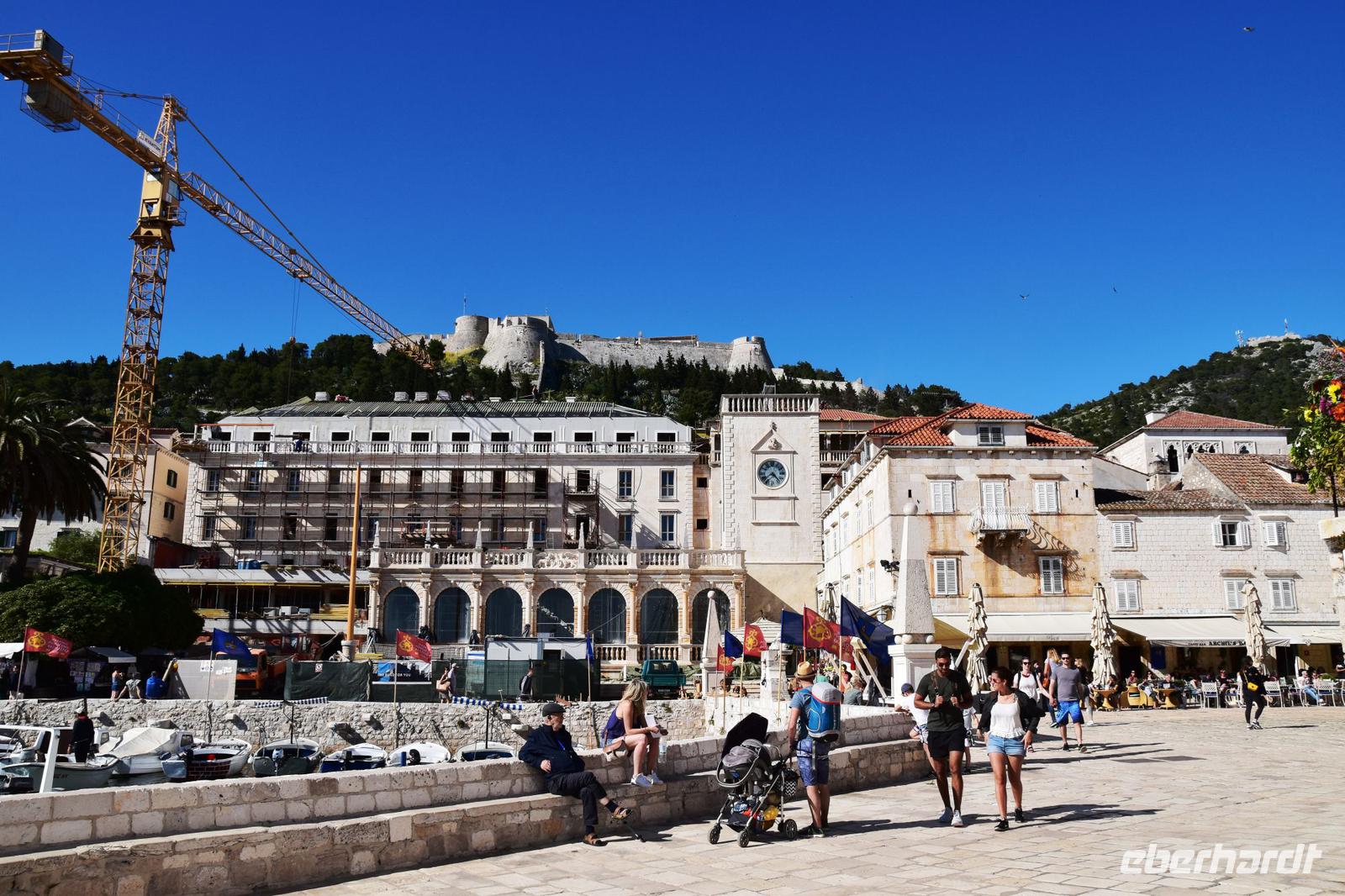 210 Hvar, Loggia und Uhrturm &ndash; &copy; Konrad Füssel (Eberhardt TRAVEL)