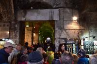 088a Split, mit Marija im Untergeschoss des Diokletianpalastes &ndash; &copy; Konrad Füssel (Eberhardt TRAVEL)