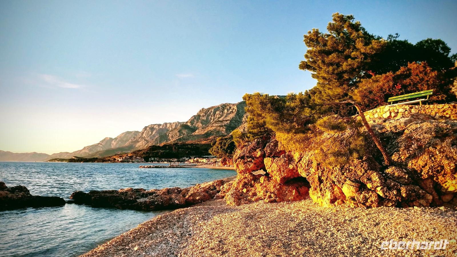 230 Podgora, Abendstimmung am Strand &ndash; &copy; Konrad Füssel (Eberhardt TRAVEL)