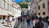 145 Dubrovnik, Blick zum Sponzapalast und der Stadtwache mit Uhrturm &ndash; &copy; Konrad Füssel (Eberhardt TRAVEL)