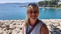 Singlereise Kroatien - Reisebegleiterin Franzi beim Rundgang in der Altstadt von Krk &ndash; &copy; Franziska Bergmann (Eberhardt TRAVEL)
