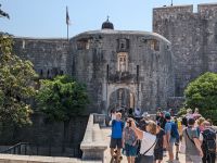 Das Pile-Tor - einstiger Hauptzugang nach Dubrovnik von der Landseite  &ndash; &copy; Dr. Michael Krause (Eberhardt TRAVEL)