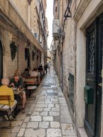 oft gibt es Gaststätten in den Stradun-Quergassen &ndash; &copy; Dr. Michael Krause (Eberhardt TRAVEL)