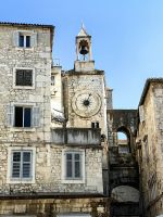 Uhr und Glockenturm im Diolkletianspalast in Split &ndash; &copy; Simone Willner (Eberhardt TRAVEL)