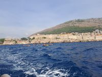 Stadtmauer und Berg Srđ, Dubrovnik, Kroatien &ndash; &copy; Saskia Pinnow (Eberhardt TRAVEL)