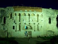 Split am Abend  &ndash; &copy; Steffen Mucke (Eberhardt TRAVEL)